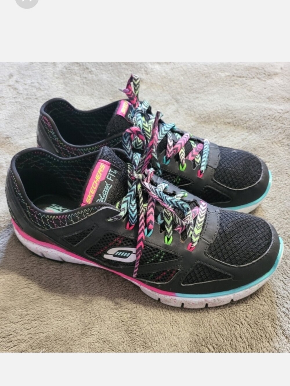 Like New Skechers Rainbow Black Multicolor Relaxed Fit Walking Sneakers Womens 8